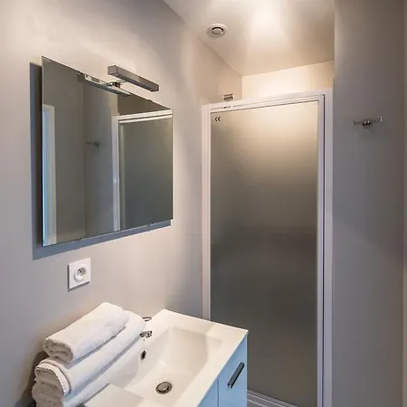 Le Voltaire Apartment *